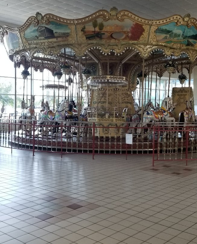 Eagle Ridge Mall-莱克威尔士必去景点