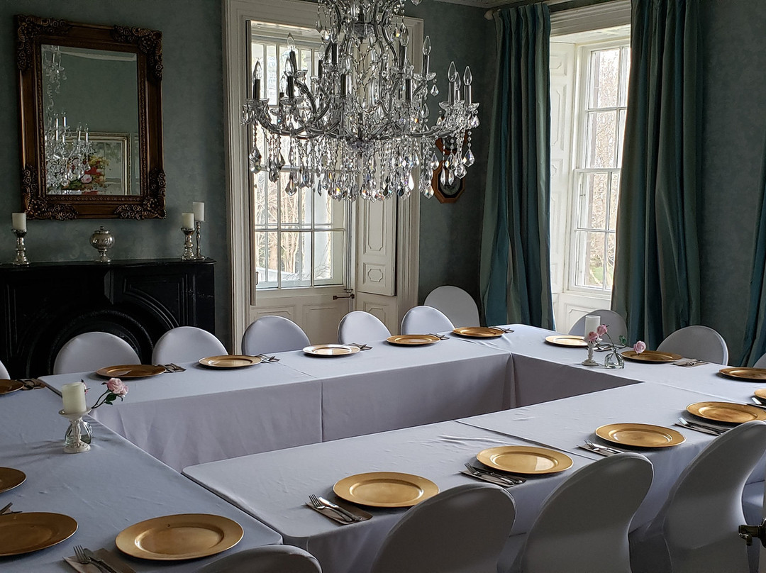 Maplehurst Manor Bed and Breakfast主图