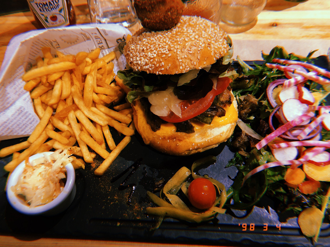 莱德萨阿尔卑斯餐馆和美食-Le Saloon