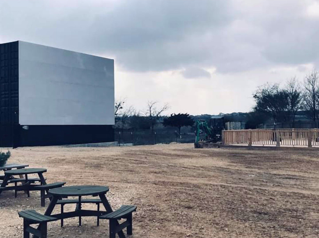 Doc's Drive In Theatre-Buda必去景点