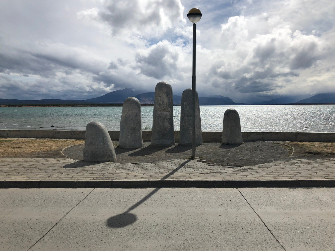 Monumento de la Mano-纳塔莱斯港必去景点