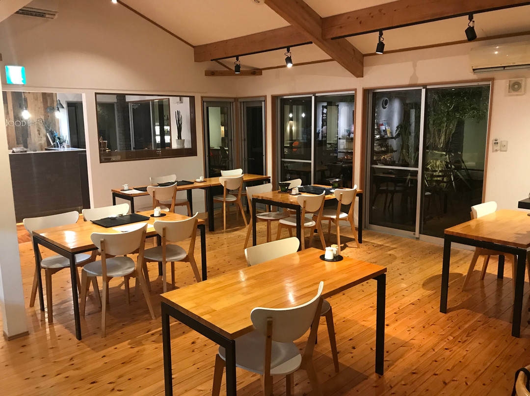 檀香酒店主图