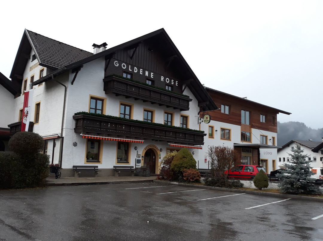 金玫瑰酒店主图