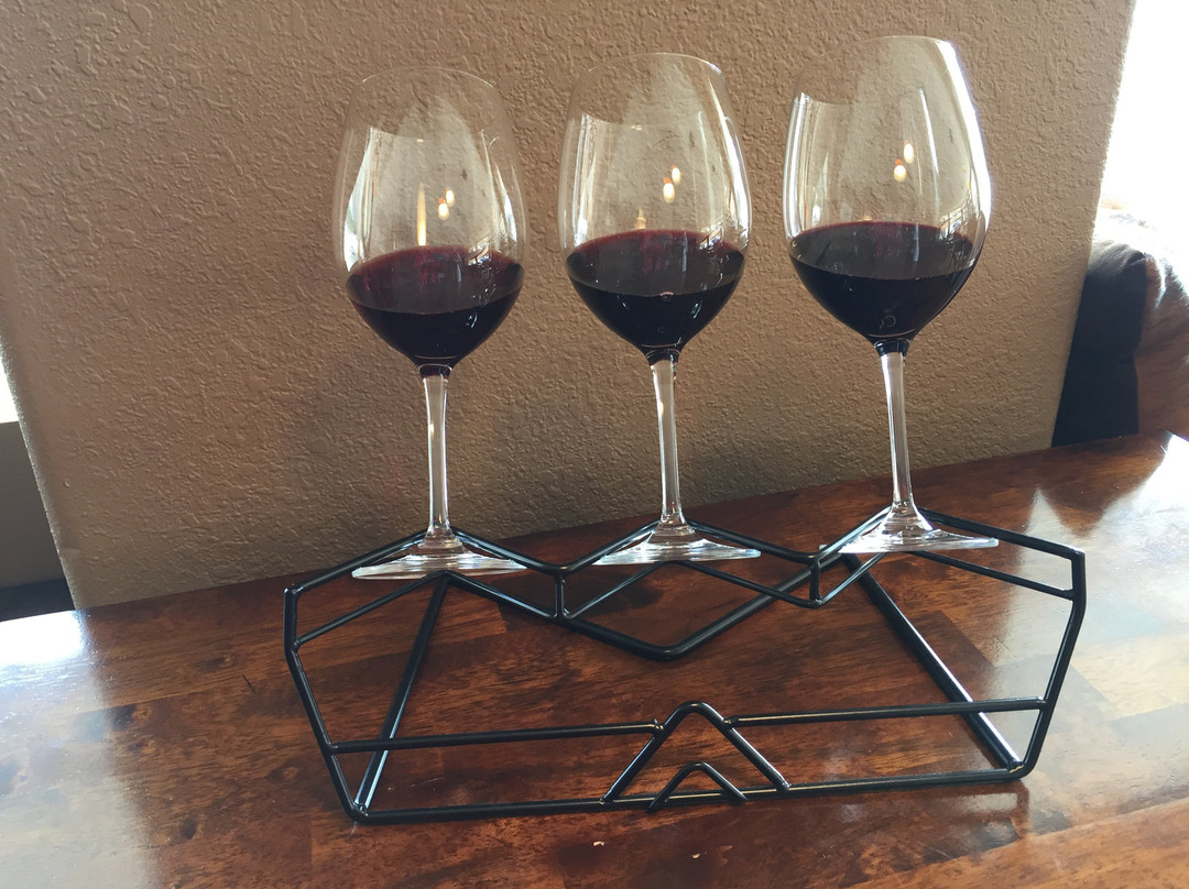 The Wine Bar & Bistro-怀里卡必去景点