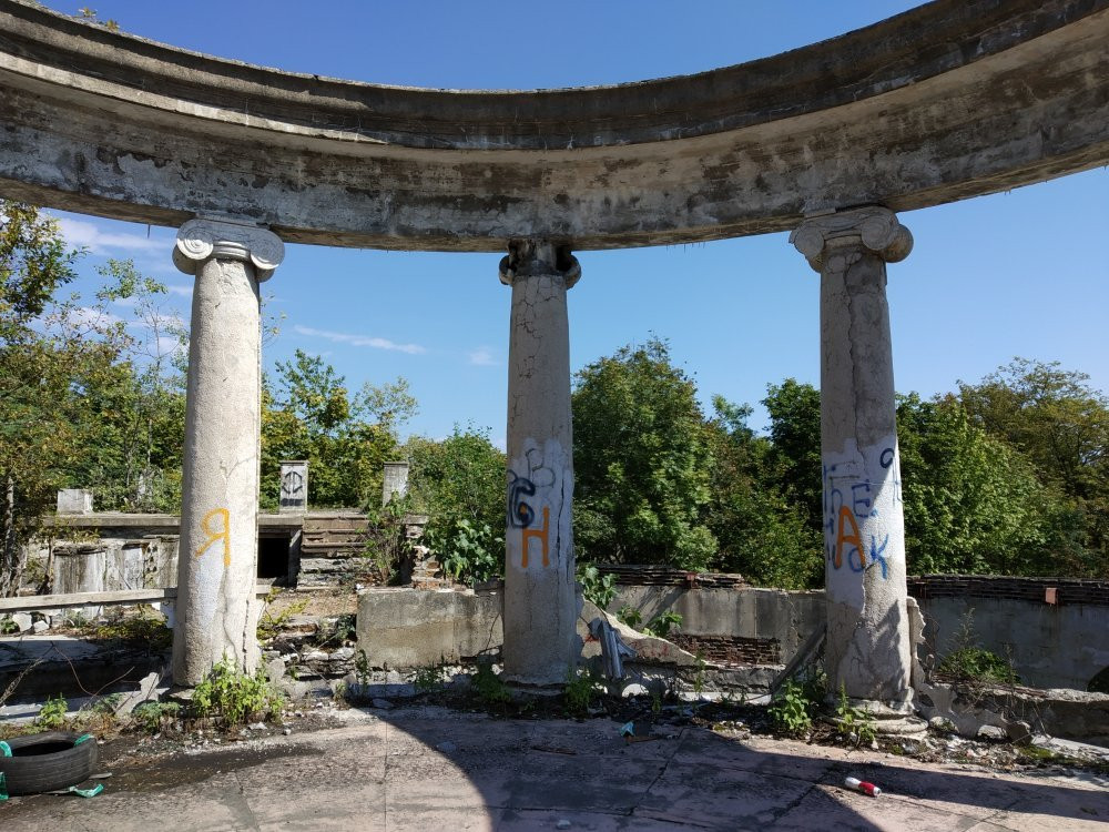 Abandoned Restaurant on the Akhun Mountain景点图片