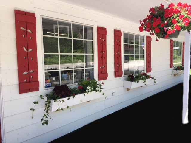 White Cottage Red Door景点图片