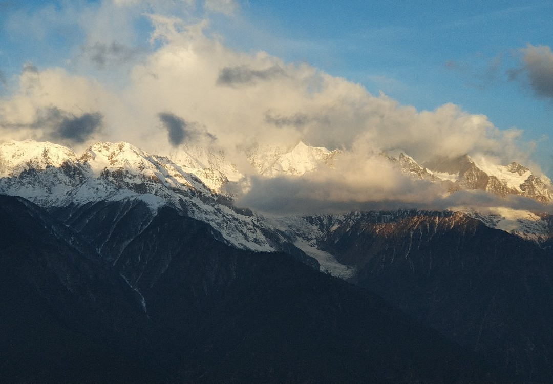 卡瓦格博峰景点图片