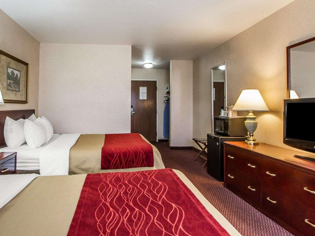 Quality Inn & Suites Fort Madison Near Hwy 61主图