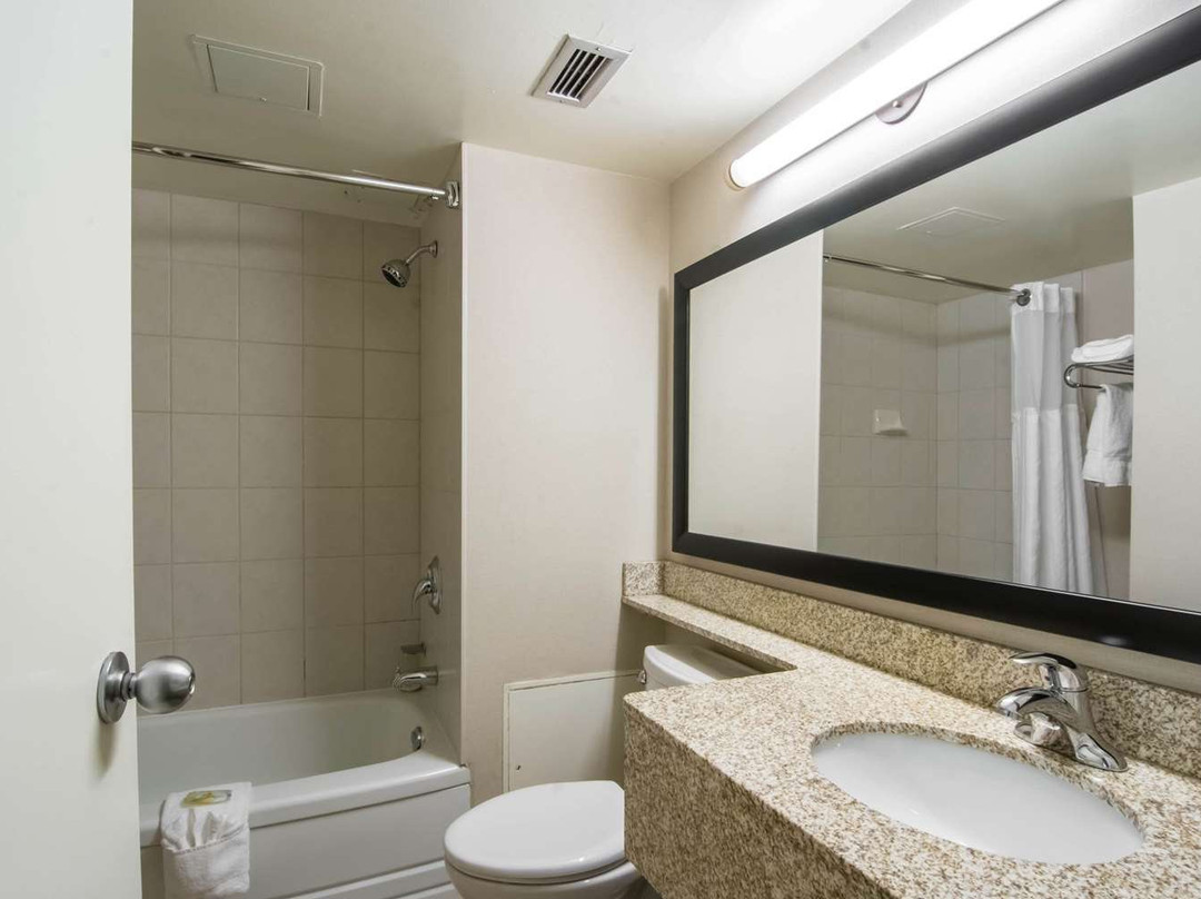 耶洛奈夫旅馆主图