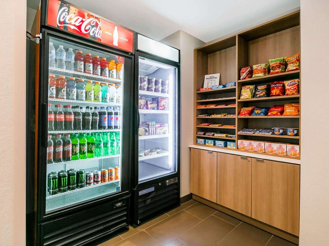 Permian Studio Apartments主图