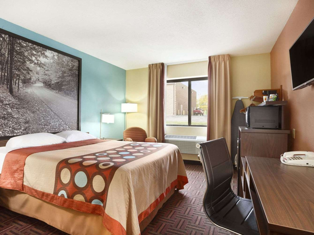 奥尔顿速8酒店主图