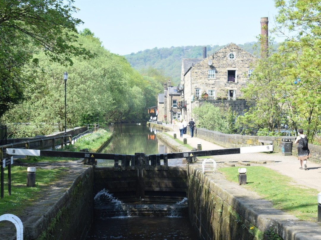 Hebden Bridge Canalside景点图片