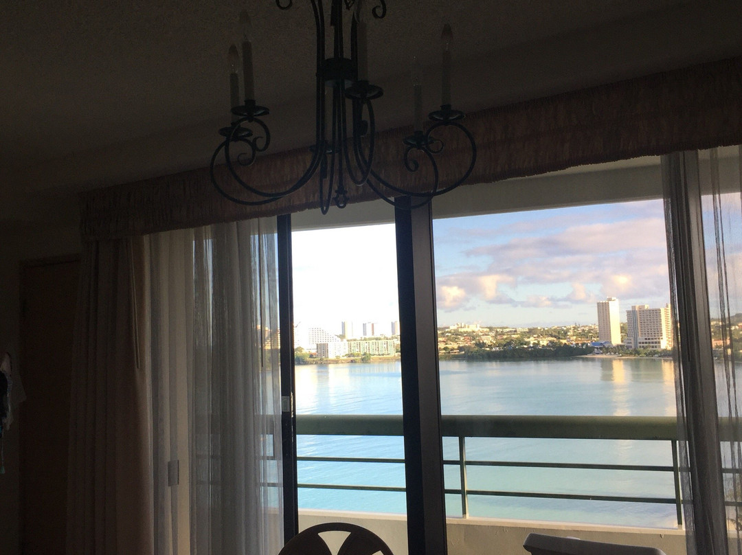 阿鲁彭海滩塔酒店主图