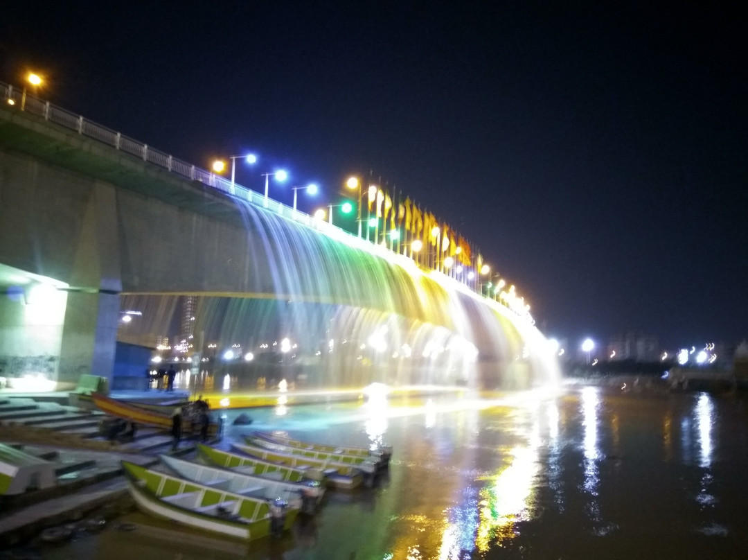 Ali-ibn-Mahziar bridge景点图片