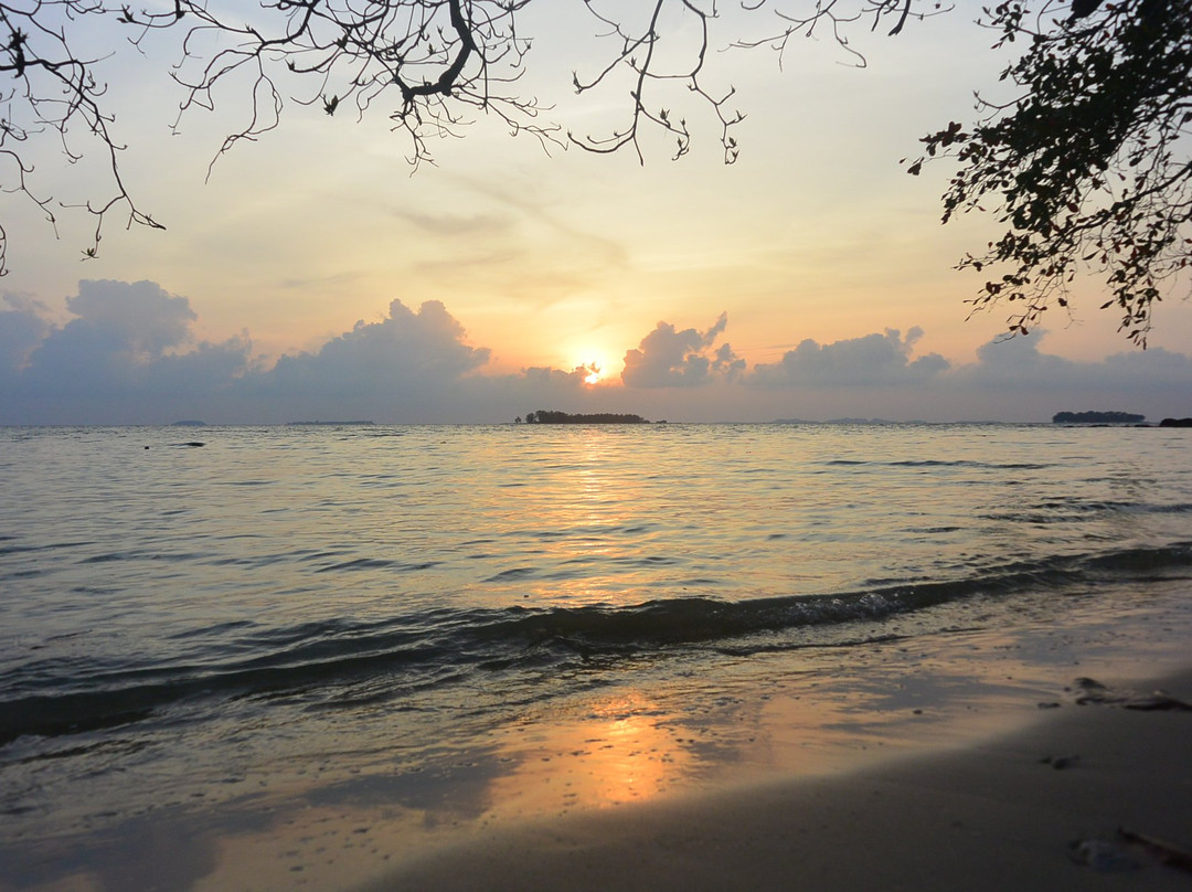 Batu Putih Beach景点图片