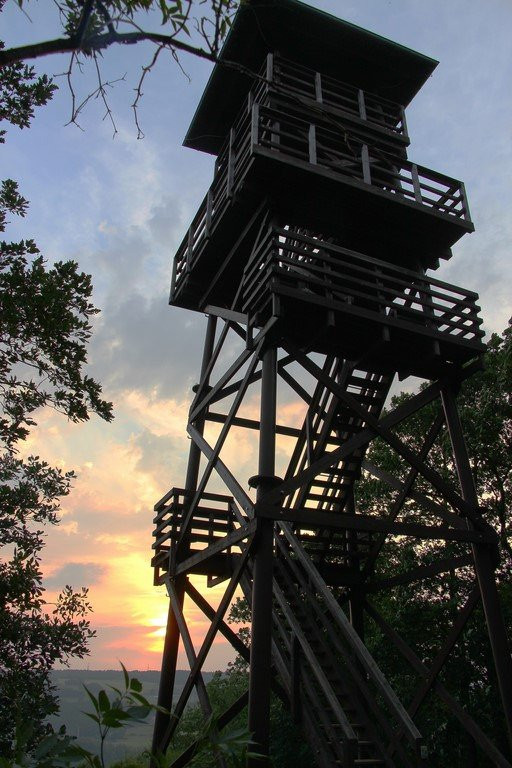 LeRoux Tower-Trois Ponts必去景点