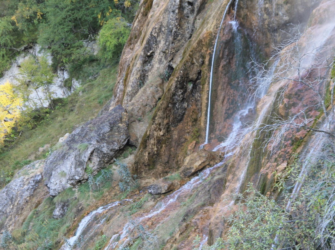 Gedmish Waterfalls景点图片