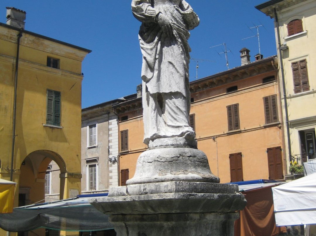 Monumento Dedicato a Domenica Calubini景点图片