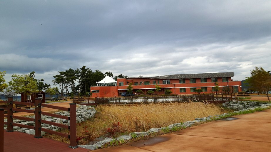 Ttangkkeut Hwangto Nara Theme Village Camping Site
