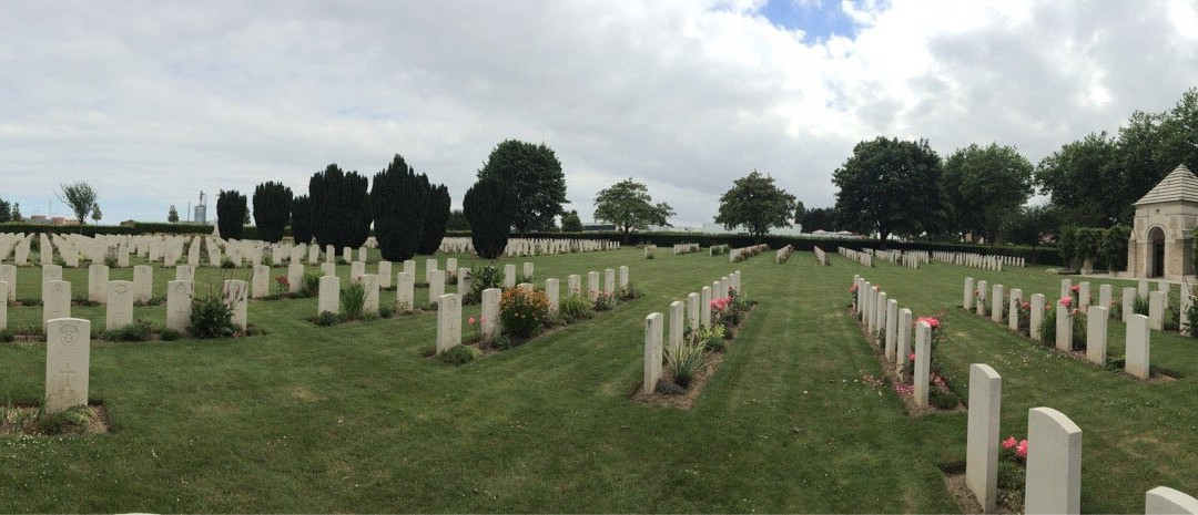 La Delivrande War Cemetery景点图片