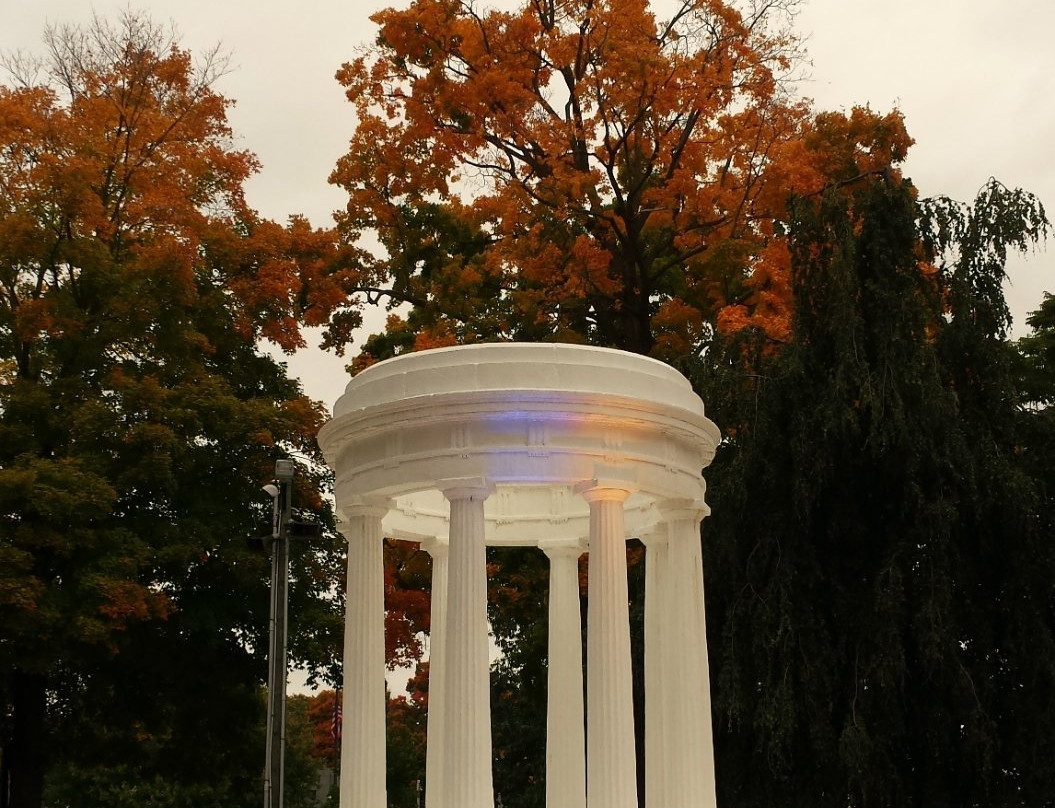 Brooks Memorial Fountain景点图片
