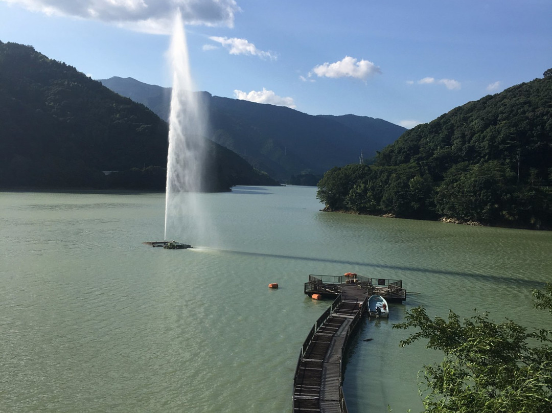 Ichifusa Dam Lake Giant Fountain景点图片