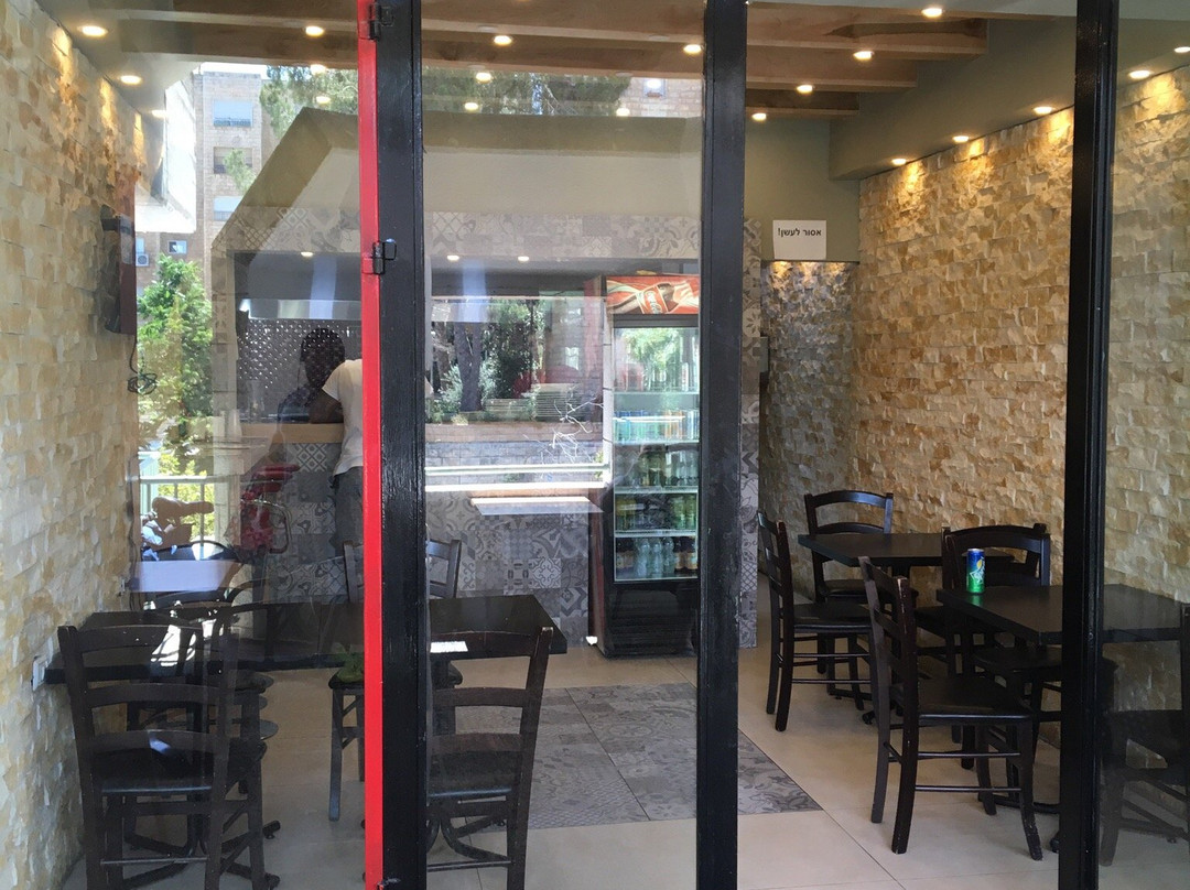 Kfar Adumim餐馆和美食-Q's Wings and Burger