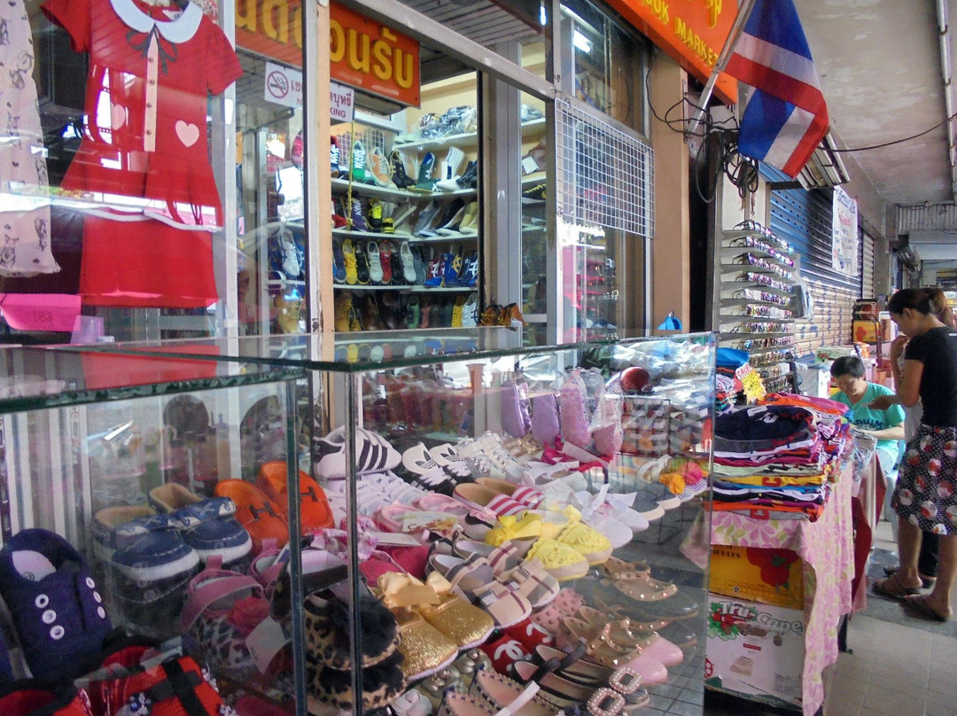 Santisuk Market景点图片