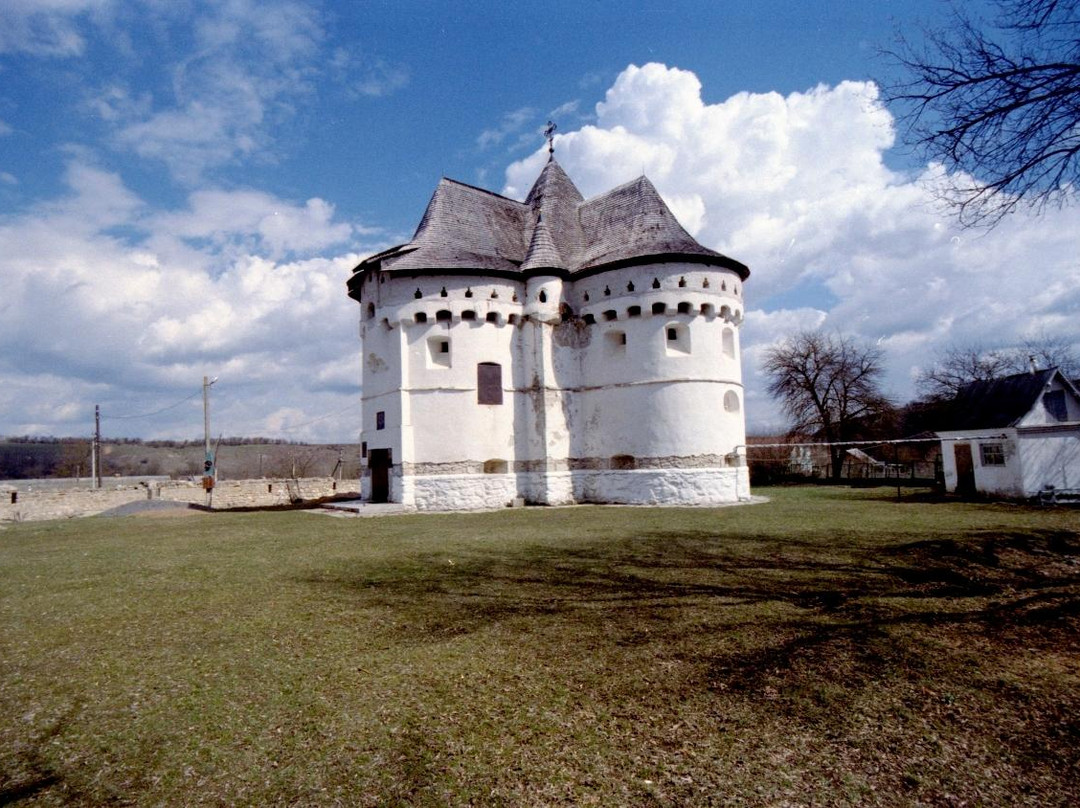Church-Fortress of Pokrova-Sutkovtsy必去景点