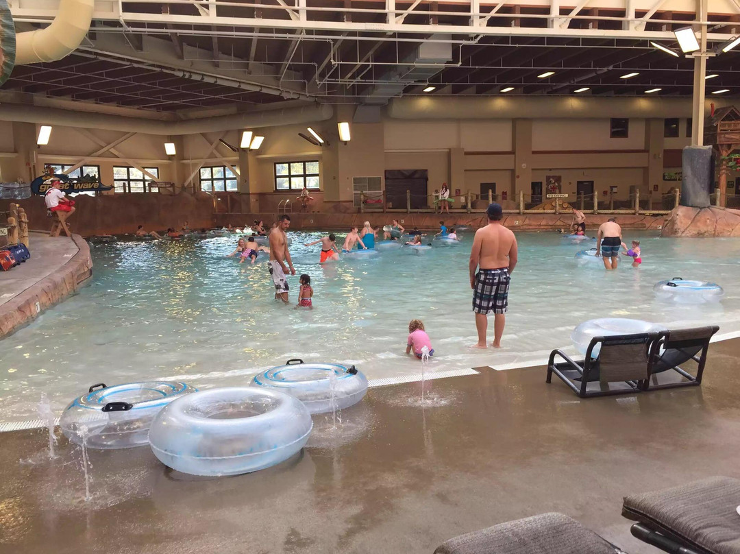 Wild Water Dome Indoor Waterpark at River Lodge-塞维尔维尔必去景点