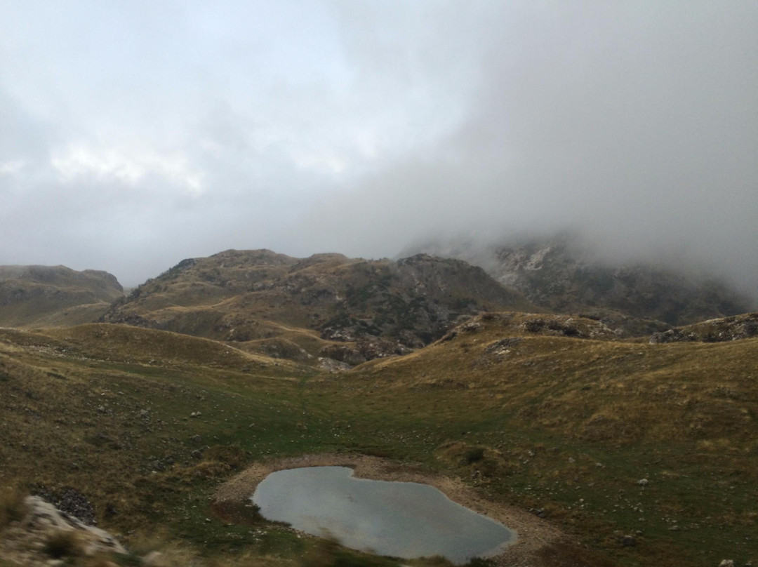 Valovito Lake景点图片