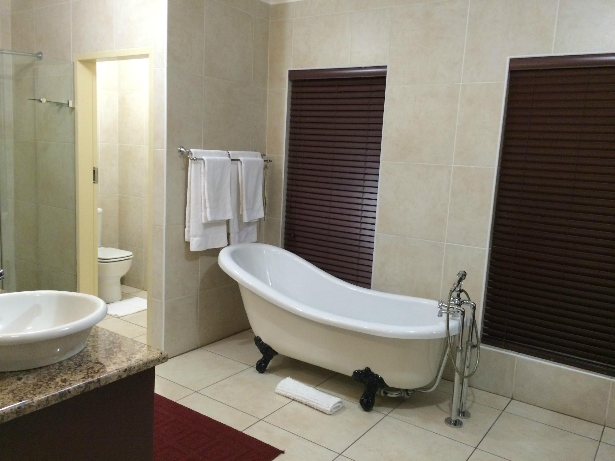 Asante Guest House-浴室