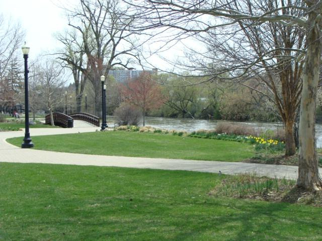 Riverside Drive Promenade-埃尔金必去景点