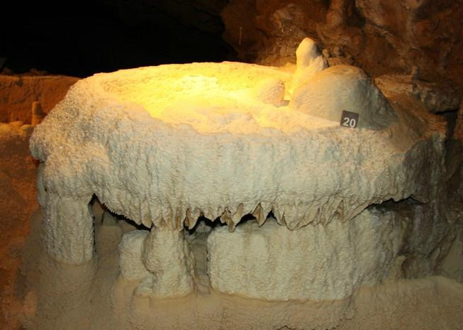 Les Grottes d'Aze景点图片