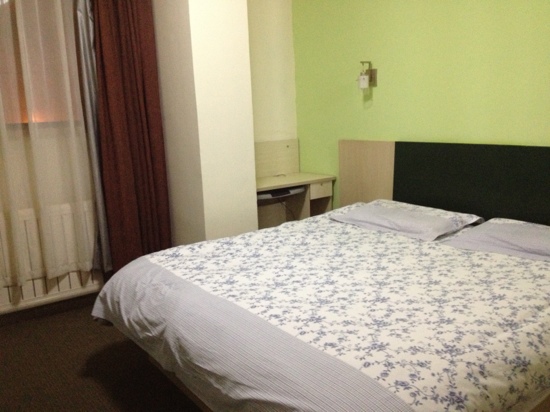 青岛莫泰168华阳路台东步行街店-客卧