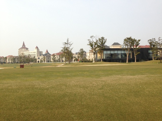 上海美兰湖皇冠假日酒店主图