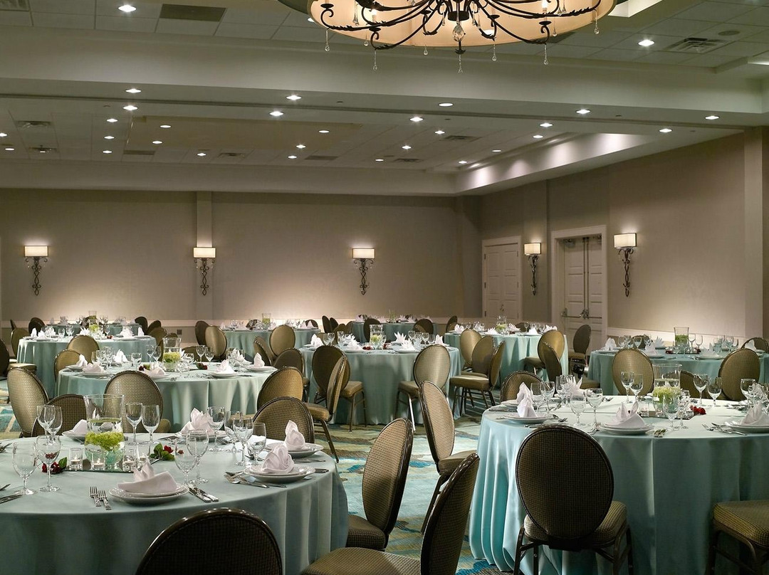 Crowne Plaza Charleston Airport - Conv Ctr by IHG