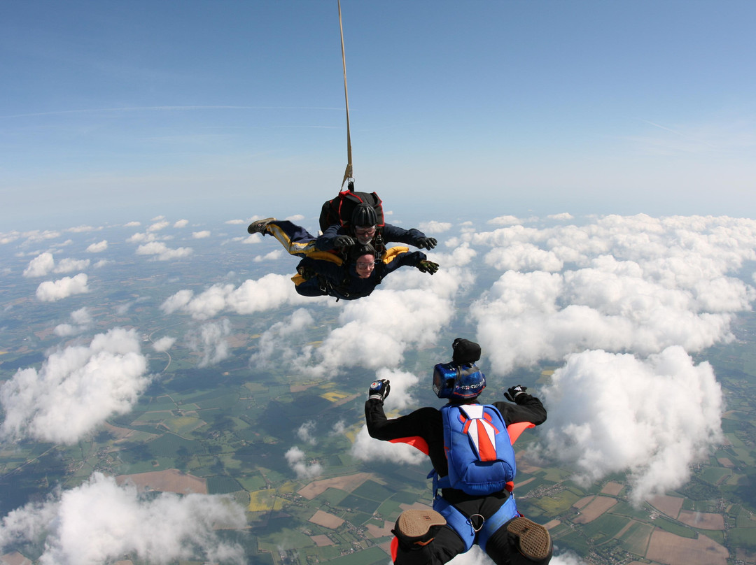 UK Parachuting景点图片