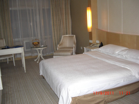 书香门第精选酒店(苏州石路三香路地铁站店)主图