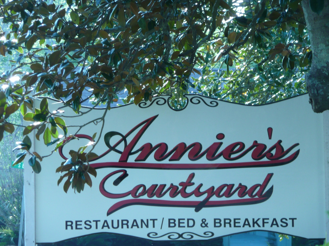 Annier's Courtyard Restaurant Bed & Breakfast主图