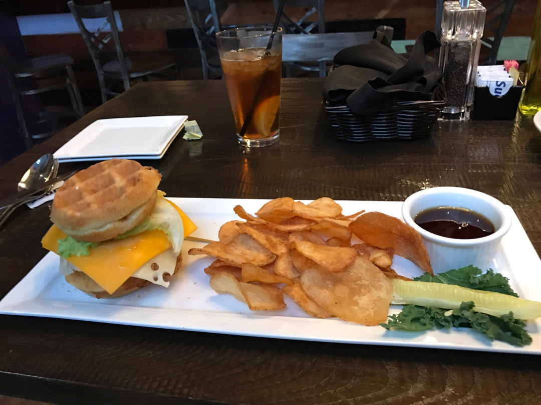 圣安吉洛餐馆和美食-Angry Cactus West Texas Bar and Grill