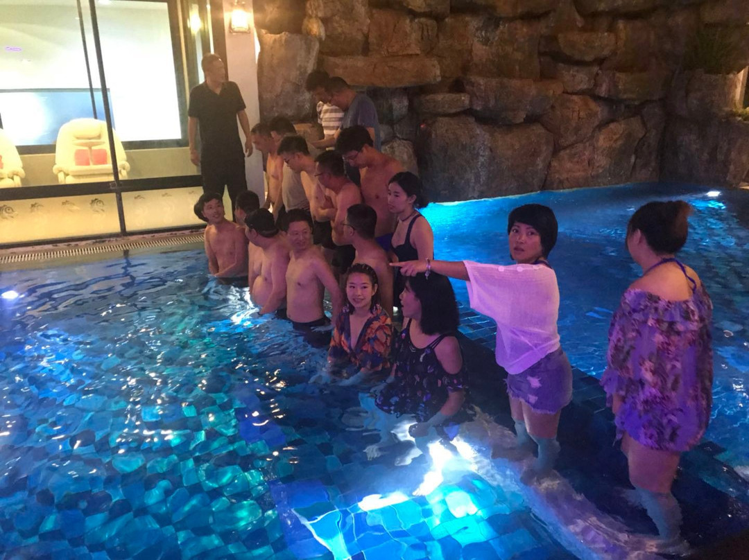 查龙奇迹湖景酒店主图