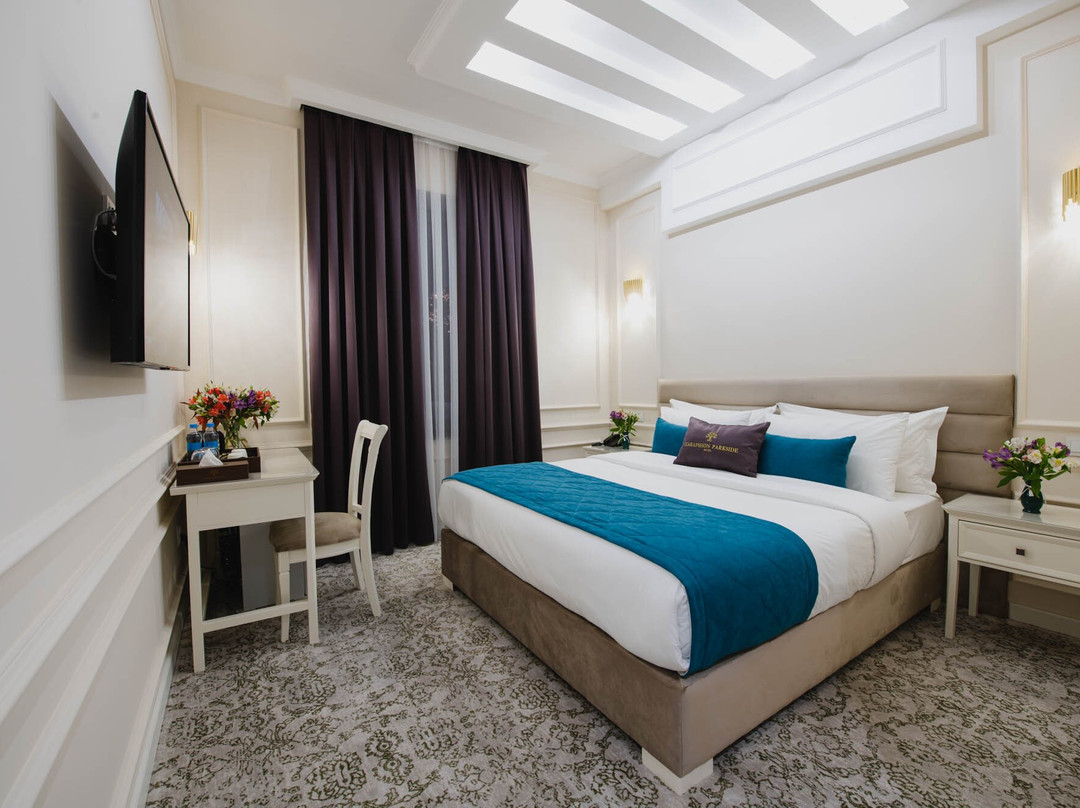 Zarafshon Parkside Hotel