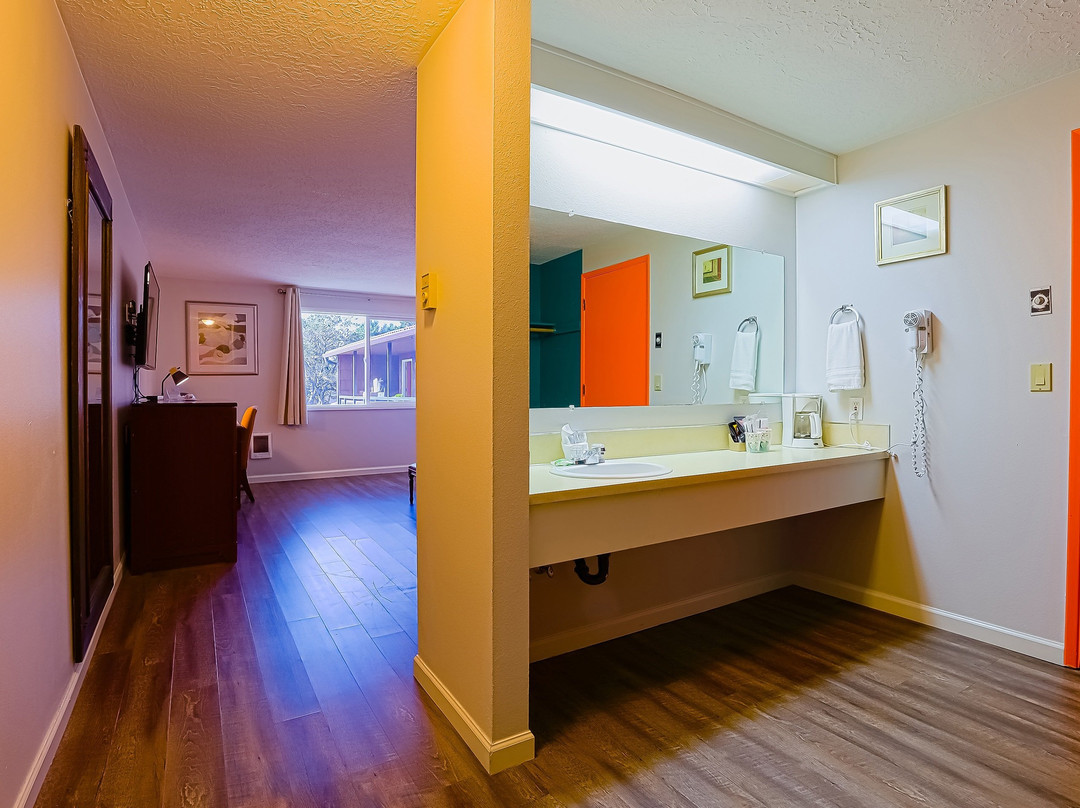 Coast River Inn by OYO Seaside