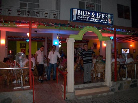 Billy and Lee's Happy Hour Bar-阿勒腾库姆必去景点