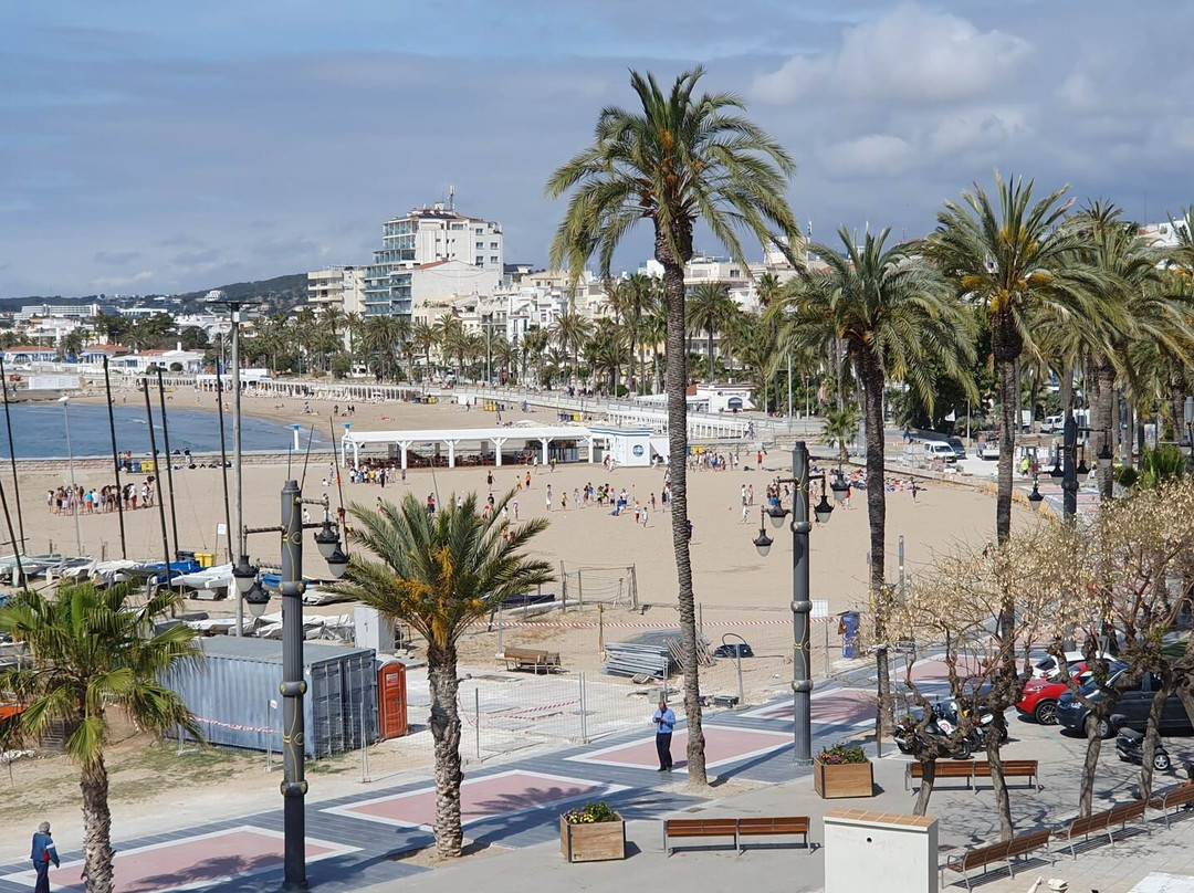 Platja De La Fragata-锡切斯必去景点