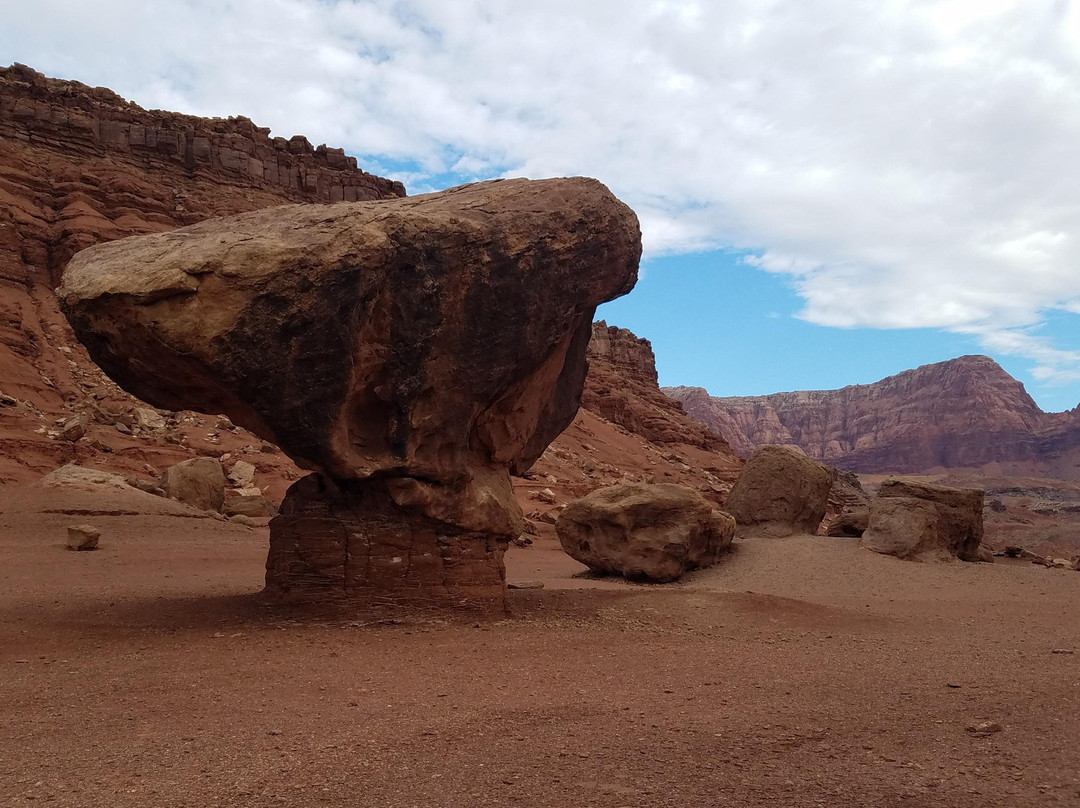 红崖国家保护区-佩吉必去景点