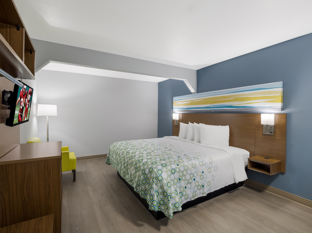 HomeTowne Studios by Red Roof Orange, TX