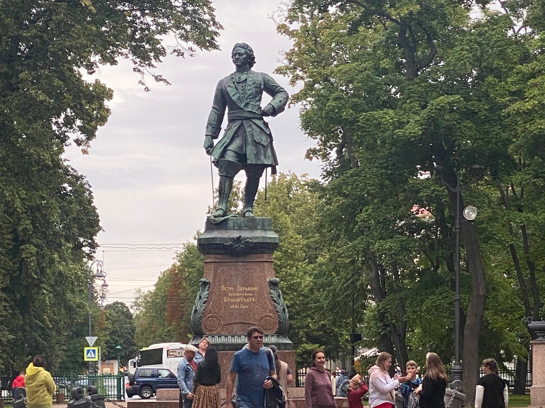 Monument to Peter the Great the Founder of Kronstadt景点图片
