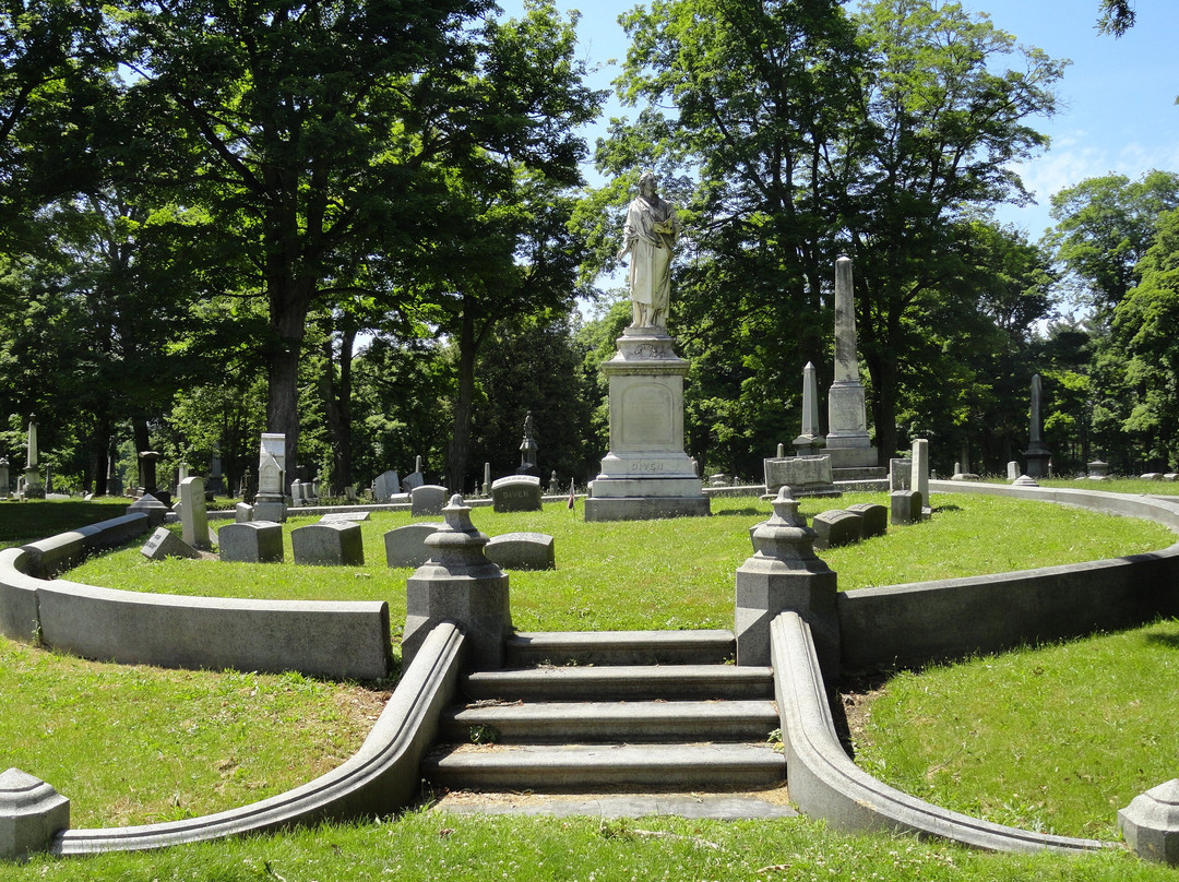 Woodlawn Cemetery of Elmira景点图片